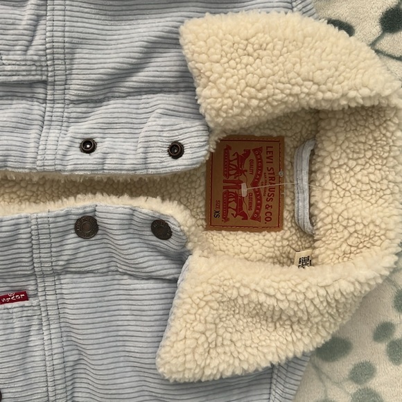 LEVI'S Sherpa Trucker Jacket - Picture 4 of 6
